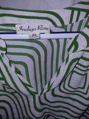 Indigo Rose Green & White Geometric Blouse